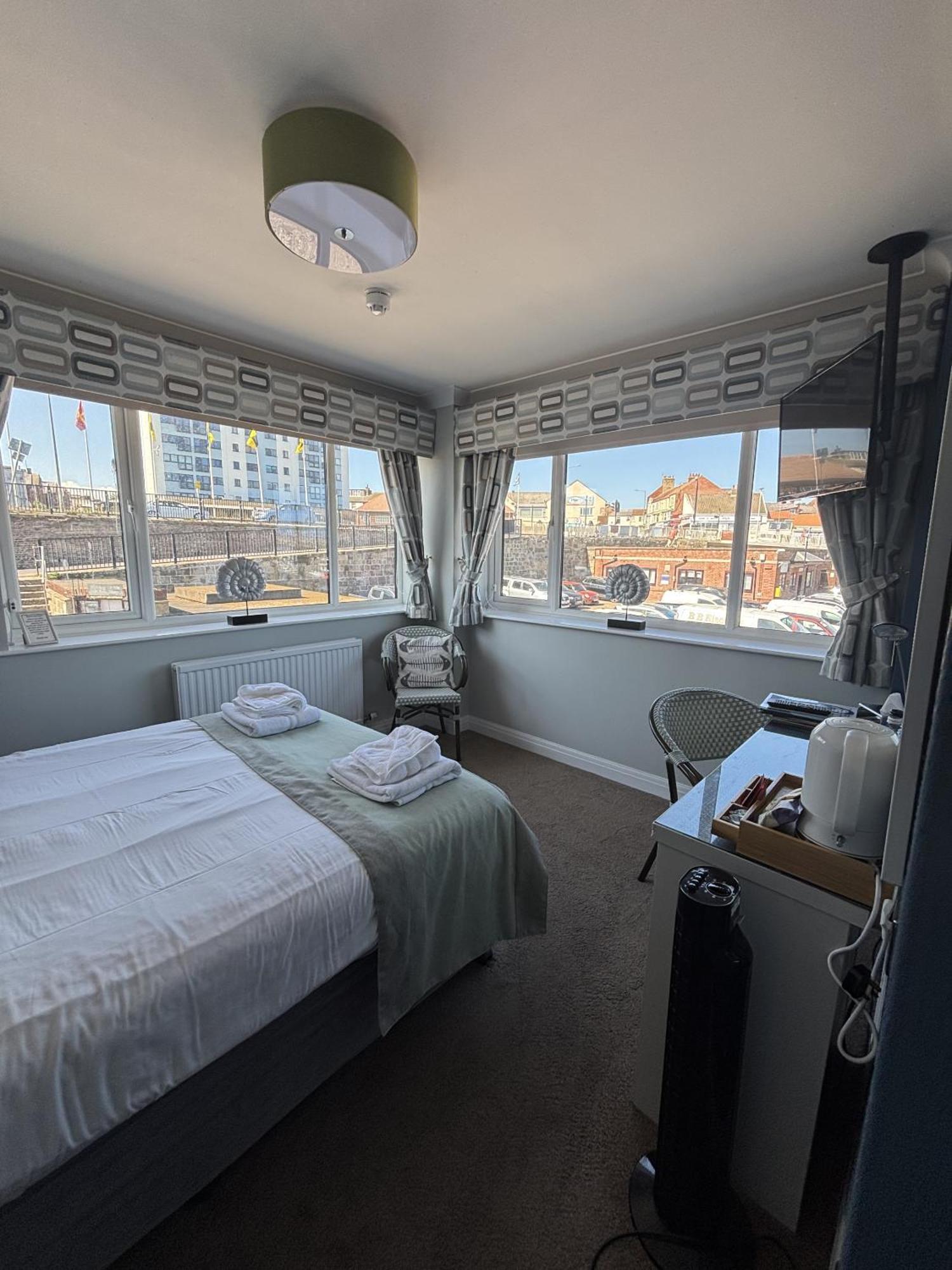 Salt On The Harbour Bed & Breakfast Бридлингтън Екстериор снимка