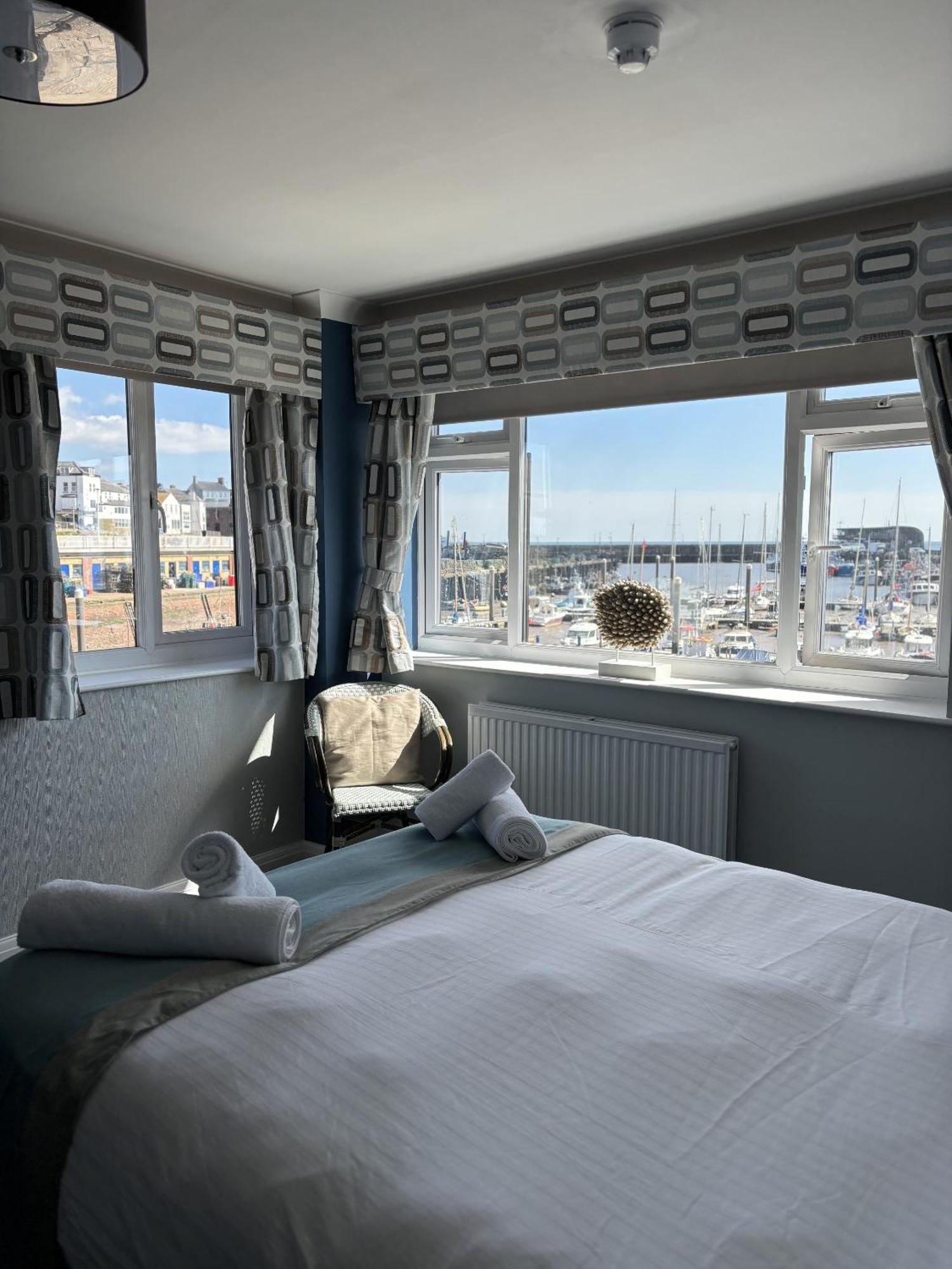 Salt On The Harbour Bed & Breakfast Бридлингтън Стая снимка
